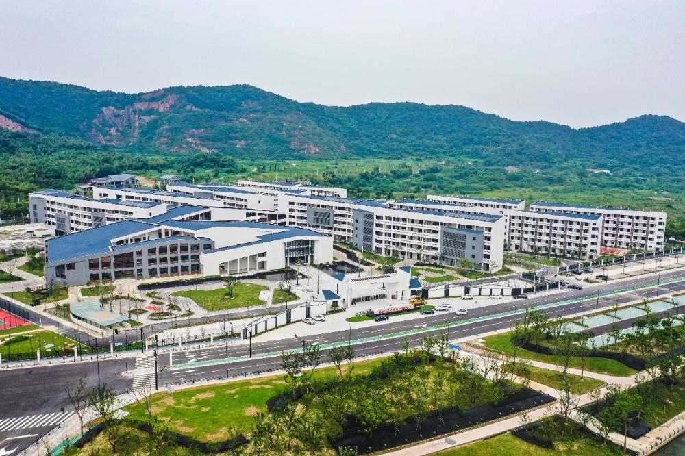 華東師大湖州實(shí)驗(yàn)中學(xué)項(xiàng)目（新建6#14#樓、1#-5#樓、連廊、看臺(tái)、大門、地下室、開閉所配電間)